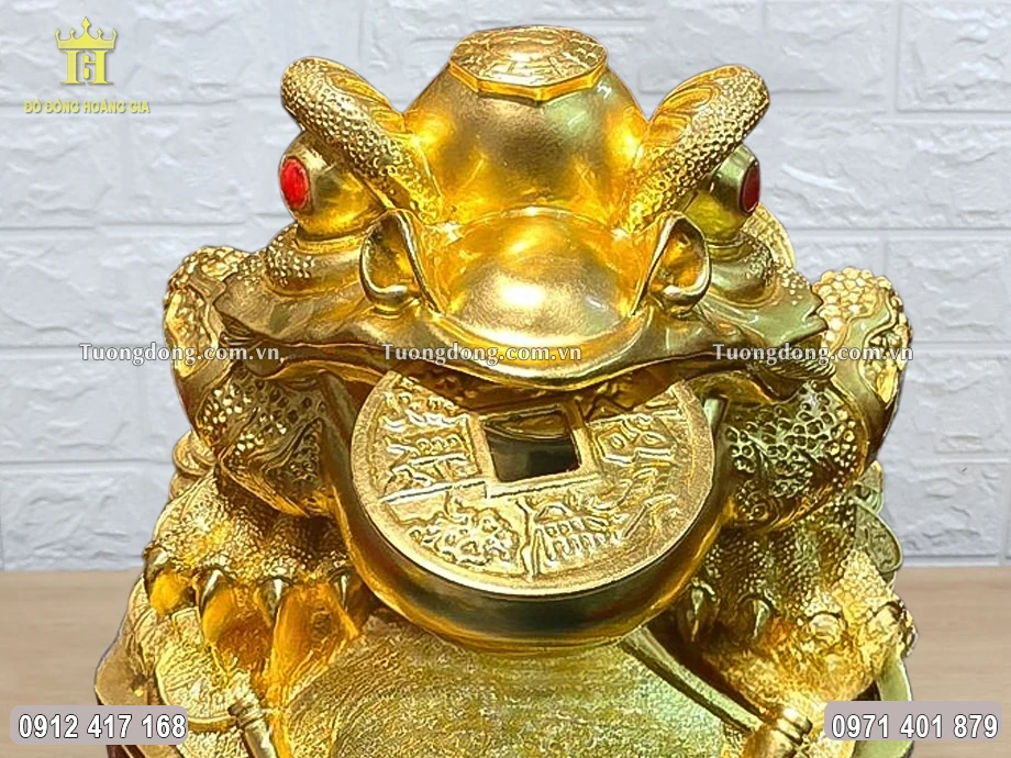 Miệng cóc ba chân ngậm đồng tiền xu lớn